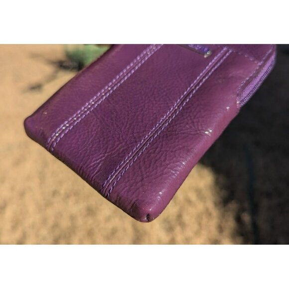 Coach Patent Leather Small Vertical Wristlet Pouch Purple Silver - Picture 4 of 11